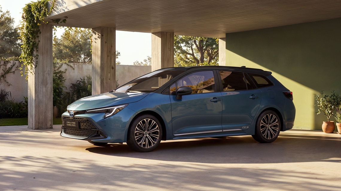 Toyota-exterieur-Corolla-MY27-schuinvoor-geparkeerd-60-YRS_TS