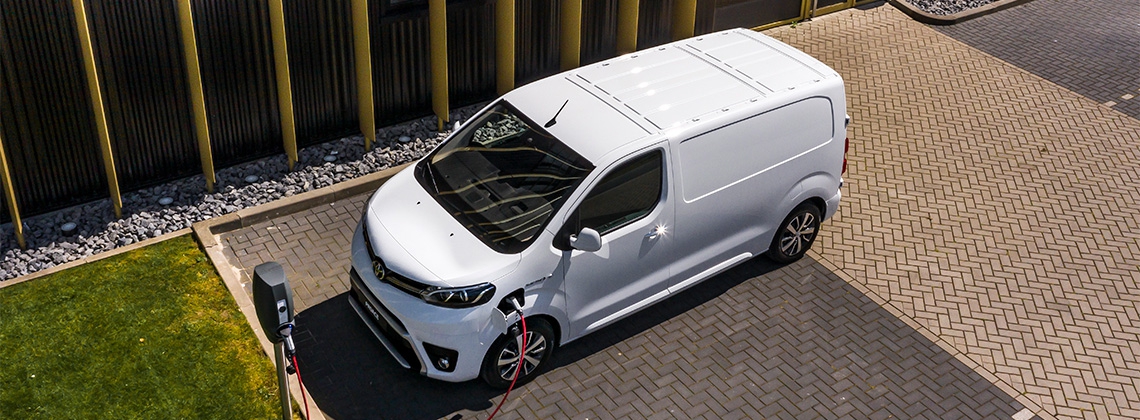 Toyota-introduceert-PROACE-Electric-(7)-oplaadservice_tcm-22-2020663.jpg