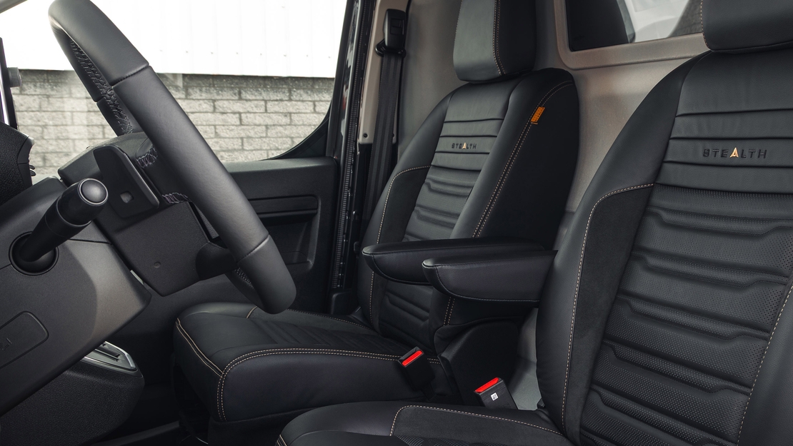 Toyota-Proace-Worker-Stealth-interieur-stoelbekleding