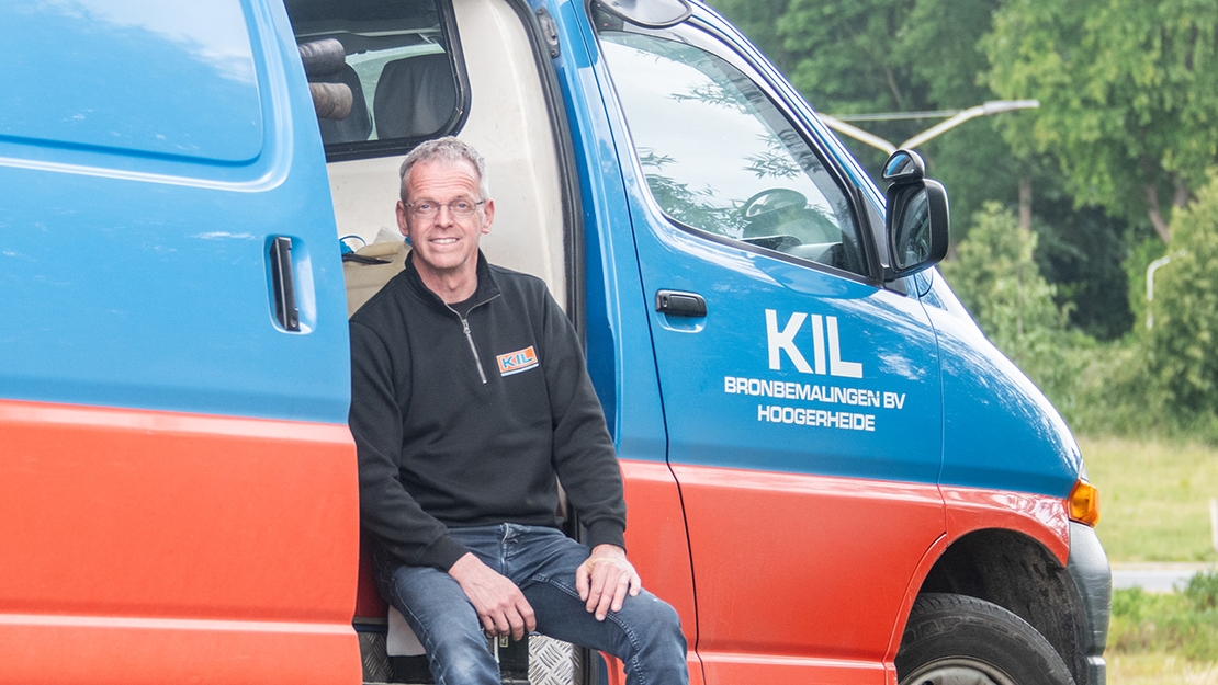 Toyota-exterieur-hiace-zijkant-open-jos-erbij